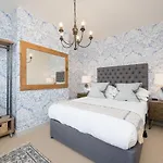 Townhouse By Serviced Διαμέρισμα *