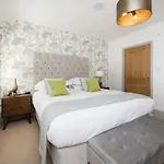Townhouse By Serviced *