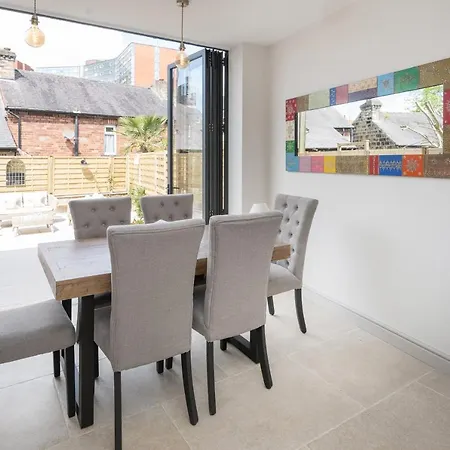 Townhouse By Serviced Daire