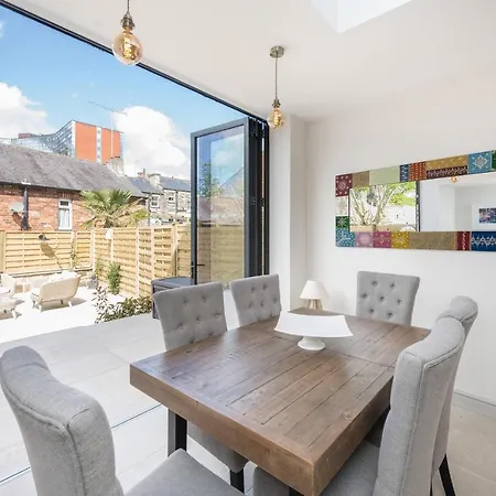 Townhouse By Serviced Daire