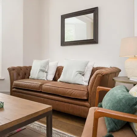 Townhouse By Serviced *