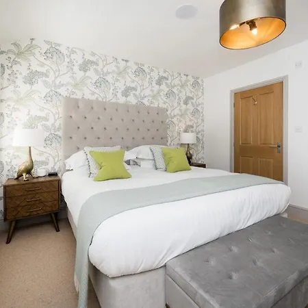 Townhouse By Serviced *