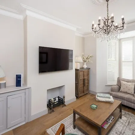 Townhouse By Serviced Daire