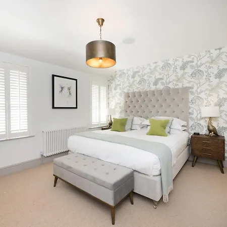 Townhouse By Serviced *