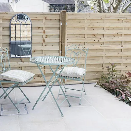 Townhouse By Serviced Daire