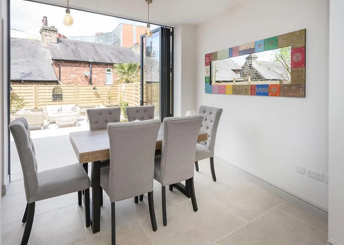 Townhouse By Serviced Apartamento