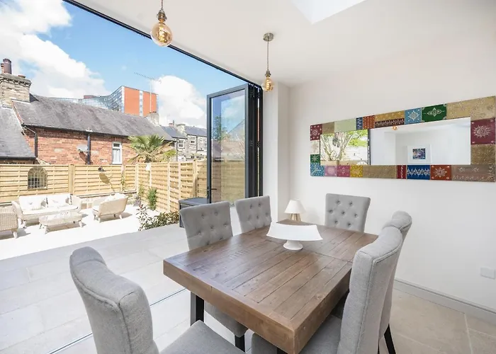 Townhouse By Serviced Apartamento