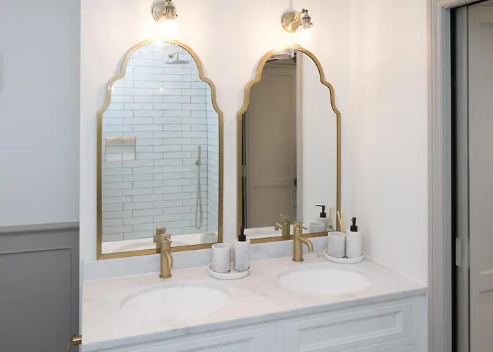 Townhouse By Serviced Apartamento