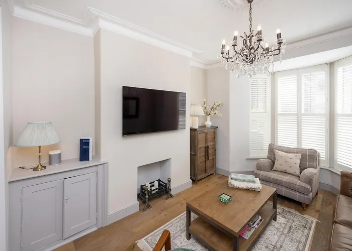 Townhouse By Serviced Apartamento